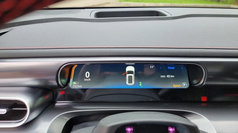 428 л.с., разгон до 100 км/ч всего за 3,7 с и отличное оснащение. В России уже можно купить бешеный кроссовер Smart #1 Brabus